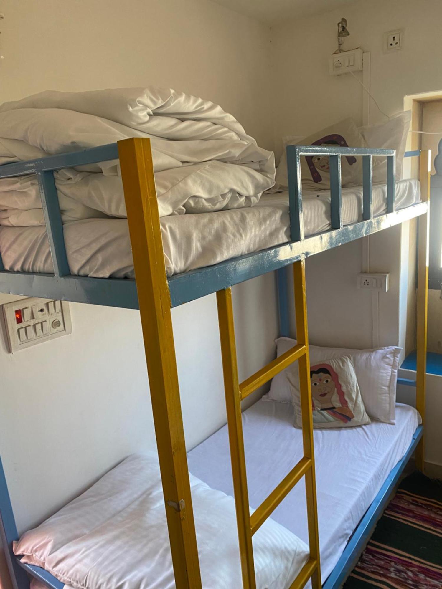 Blue Eye Hostel Джайсалмер Экстерьер фото