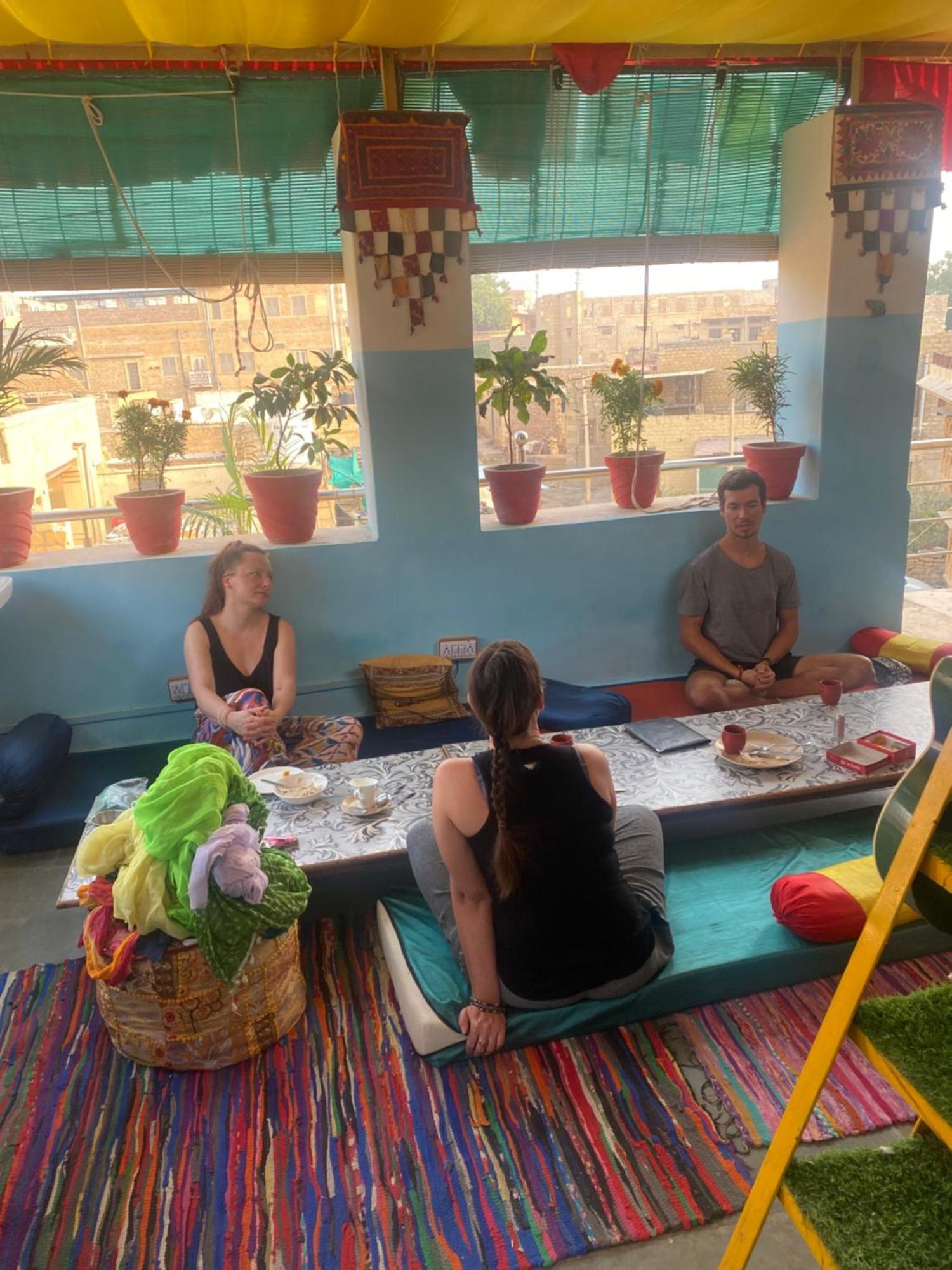 Blue Eye Hostel Джайсалмер Экстерьер фото